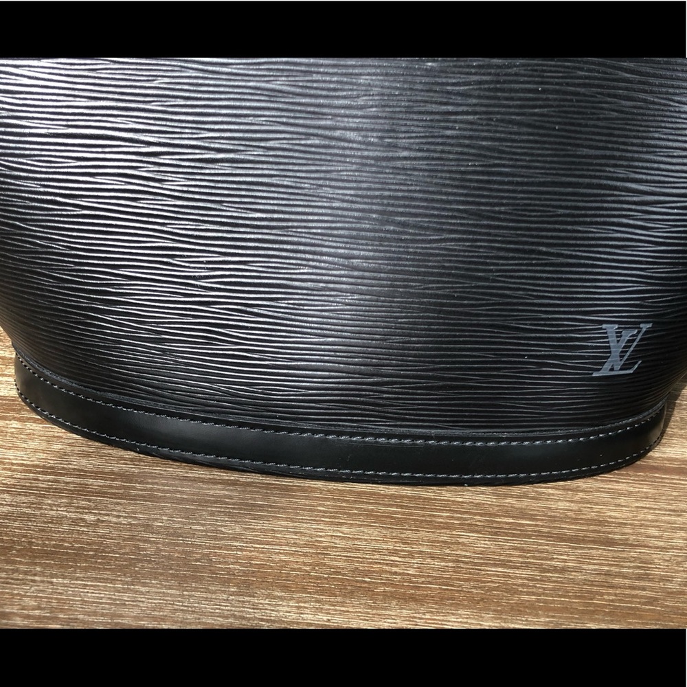 Authentic Louis Vuitton St. Jacques bag - Picture 14 of 17